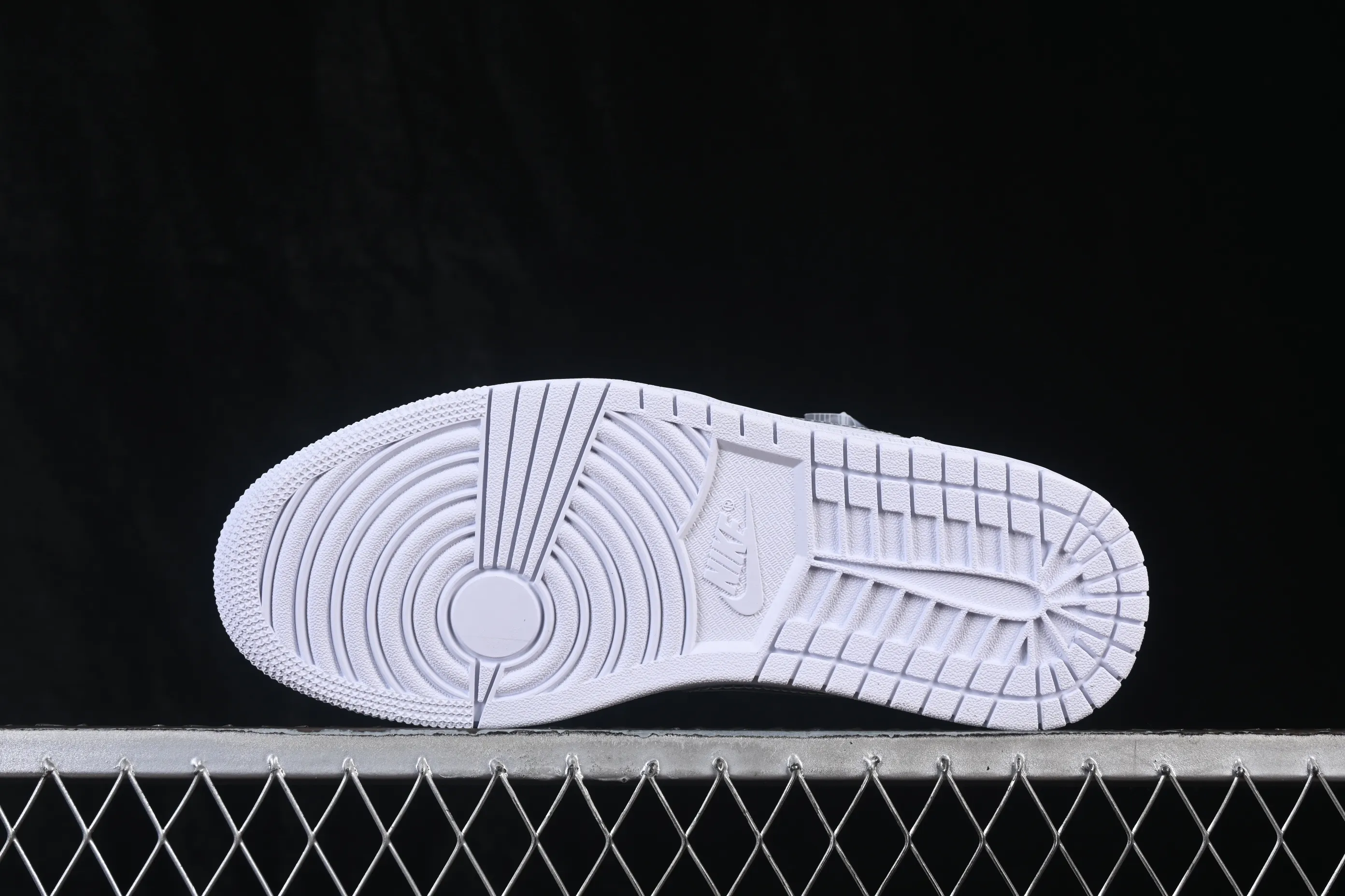 All categories Air Jordan Jordan series basketball shoes Air Jordan 1 Low Air Jordan 1 Low AJ1 Joe 1 all silver hook low-top retro culture basketball shoes IQ9381-100